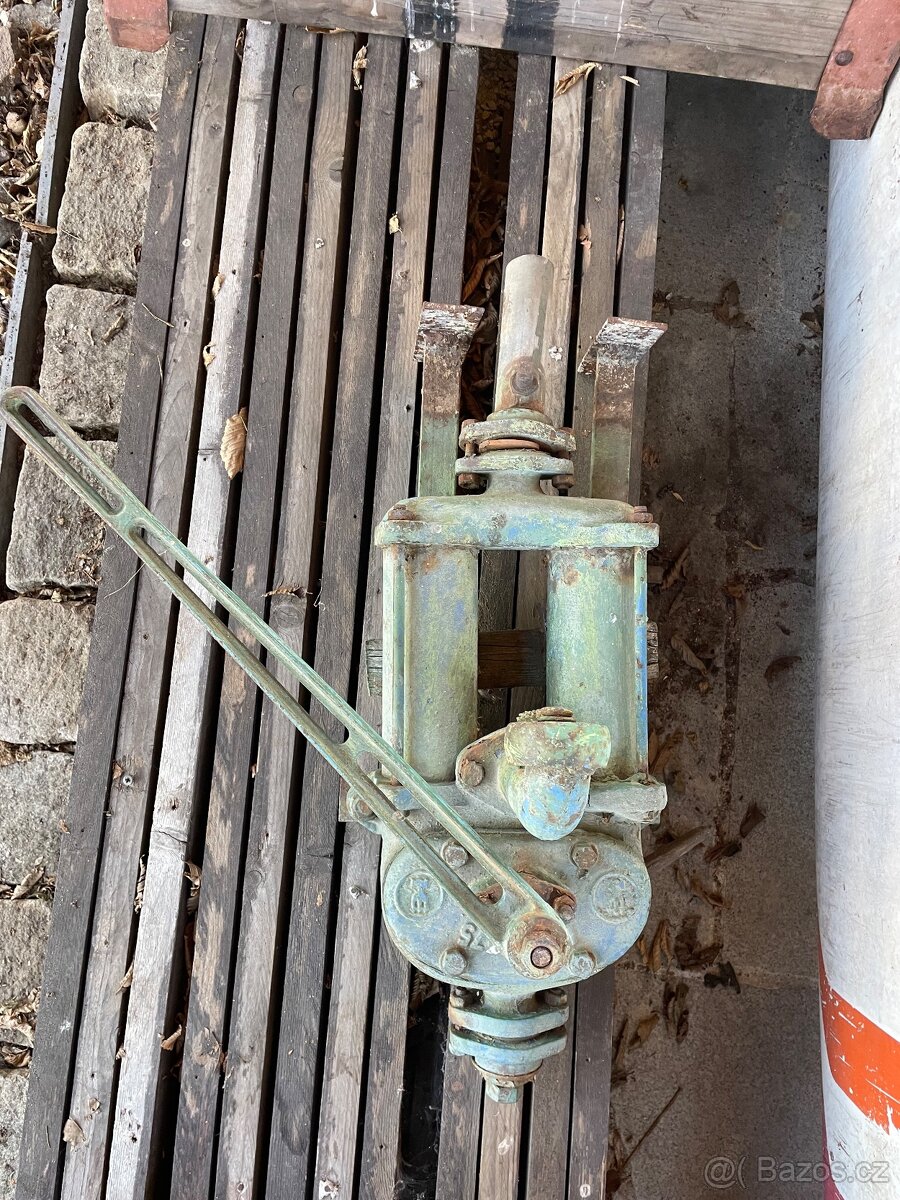 Ruční pumpa Sigma Lila 75