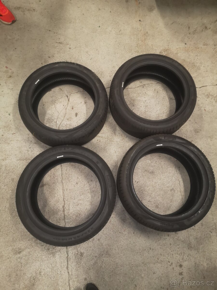 Prodám pneu Pirelli na BMW 225/45 /18