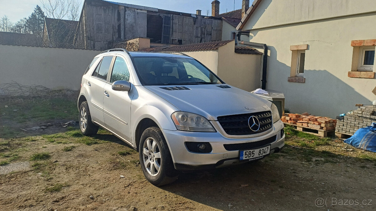 MERCEDES  BENZ ML 350 i, benzin, závěs, pěkný stav