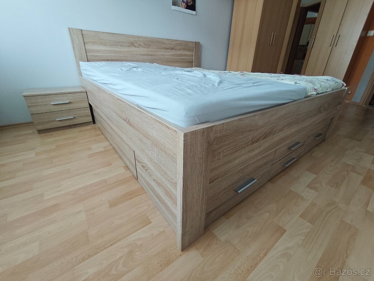 Manželská postel 180x200 cm