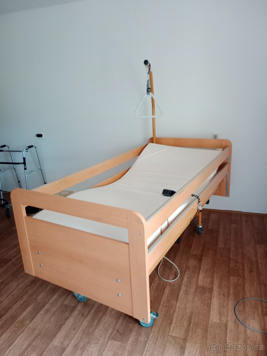 Elektrická polohovací postel