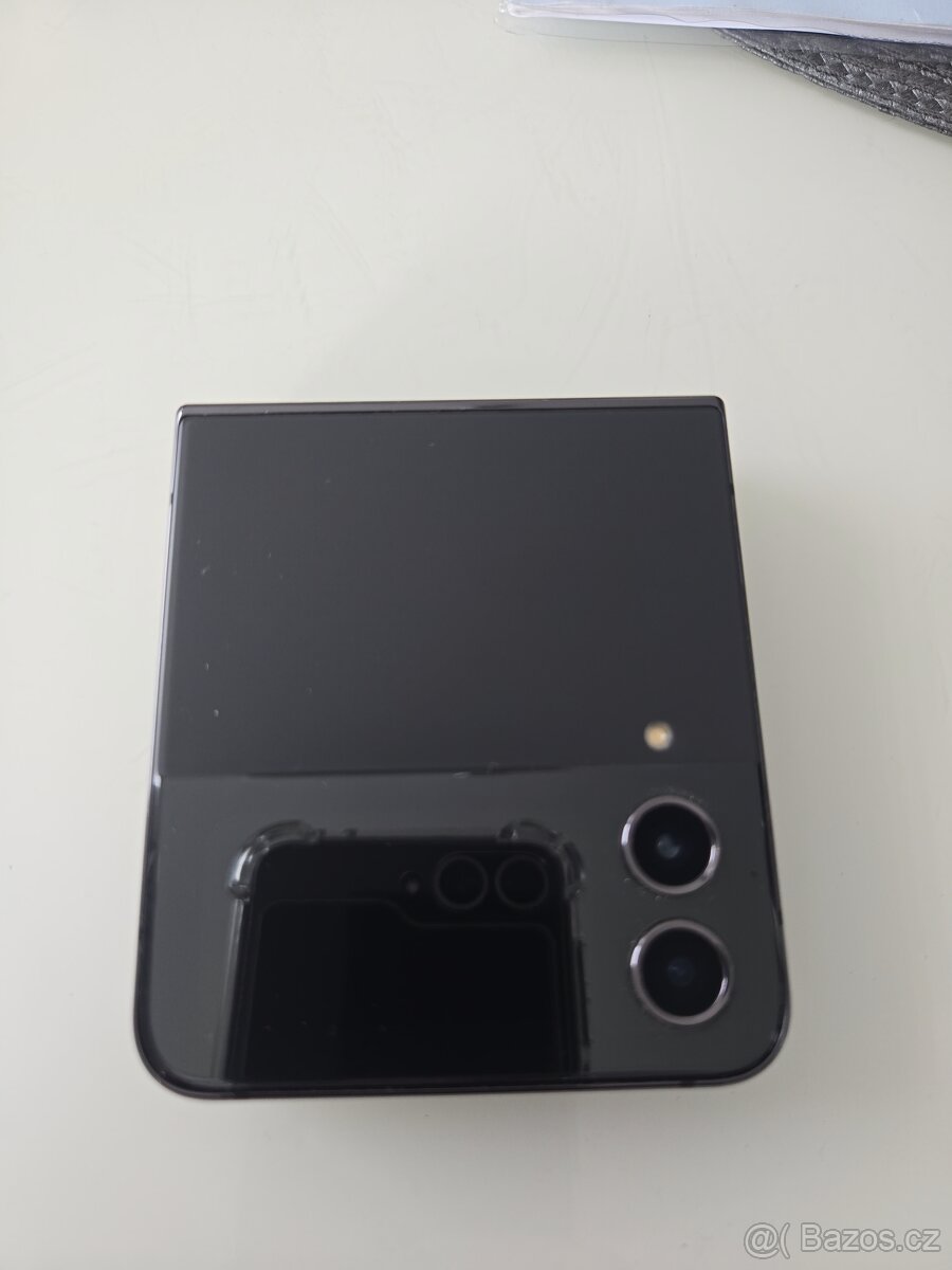 Samsung Galaxy Z Flip 4