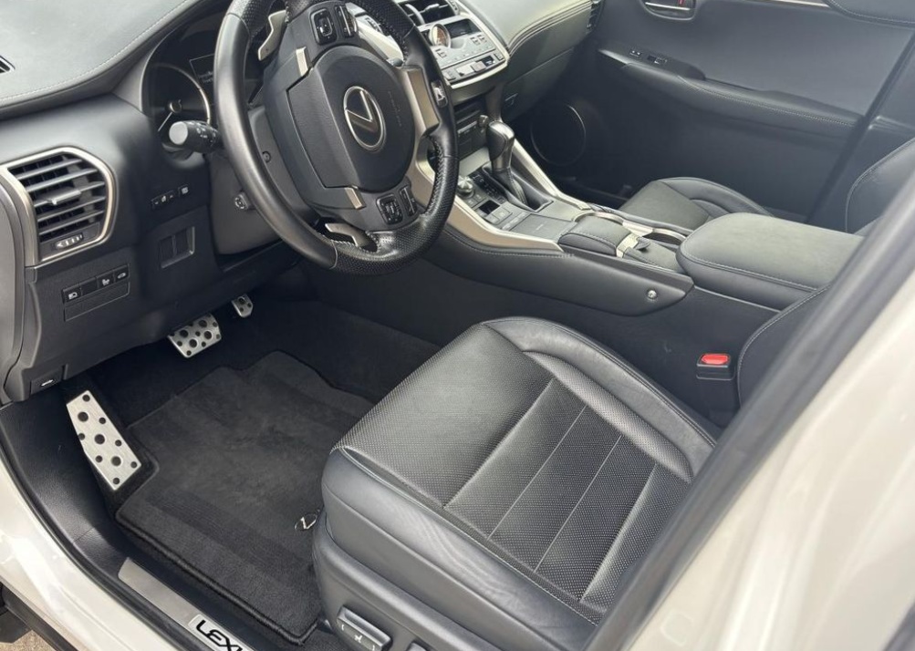 Prodám Lexus NX 300h