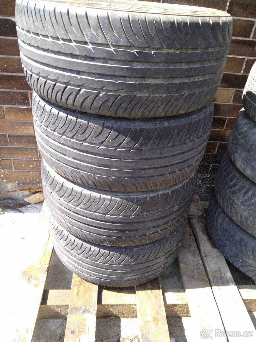 Letní Kumho 215/40R17 2005 staré, na pálení vhodné