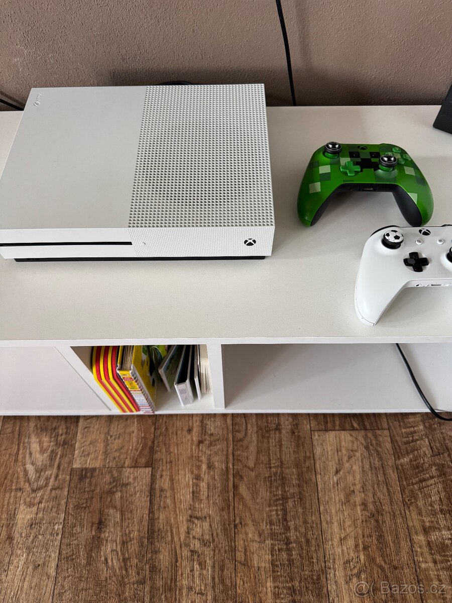 Xbox one S (1TB)