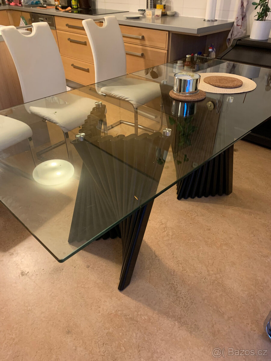 Prodám velký atypický skleněný stůl 180x90cm