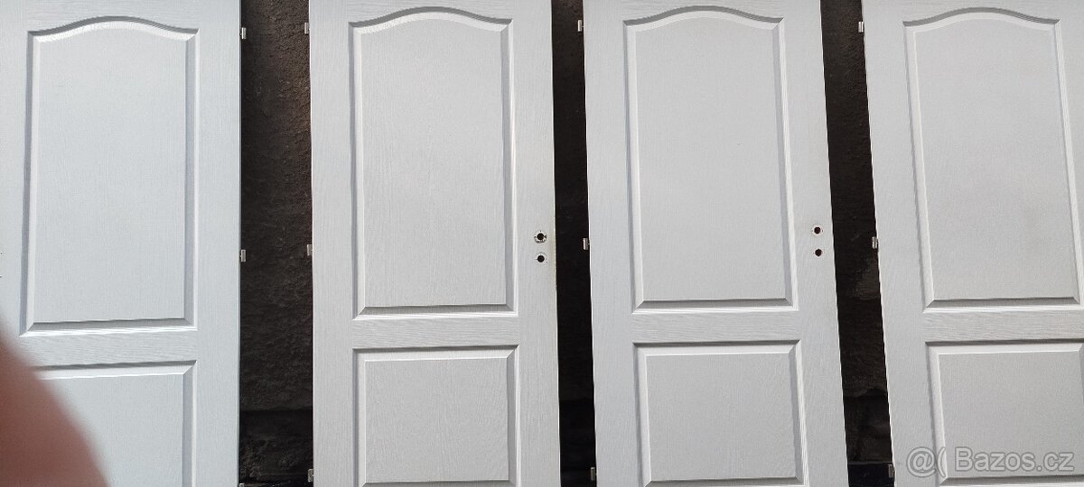 Interiérové dveře bílé dřevo 80 cm