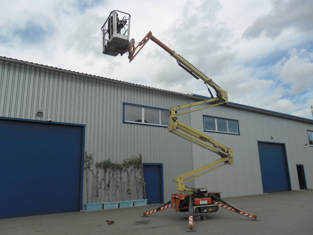 Pásová pracovní plošina JLG X19J