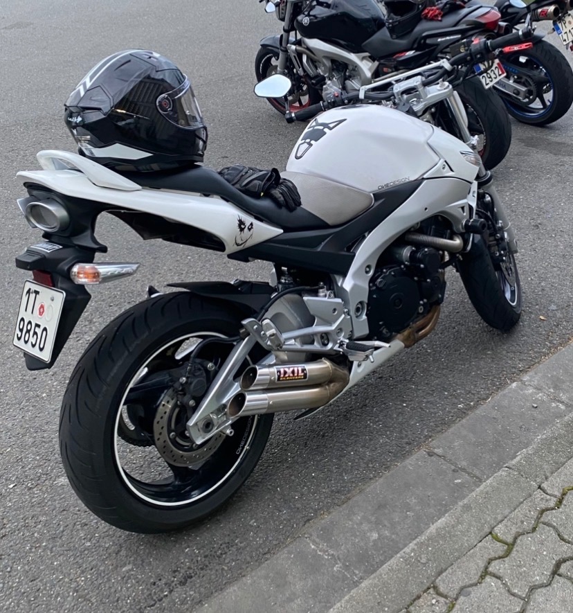 Suzuki gsr 600