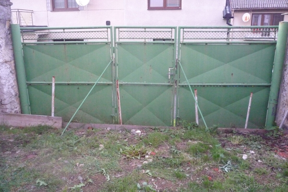 prodám plechová vrata do zahrady a do garáže