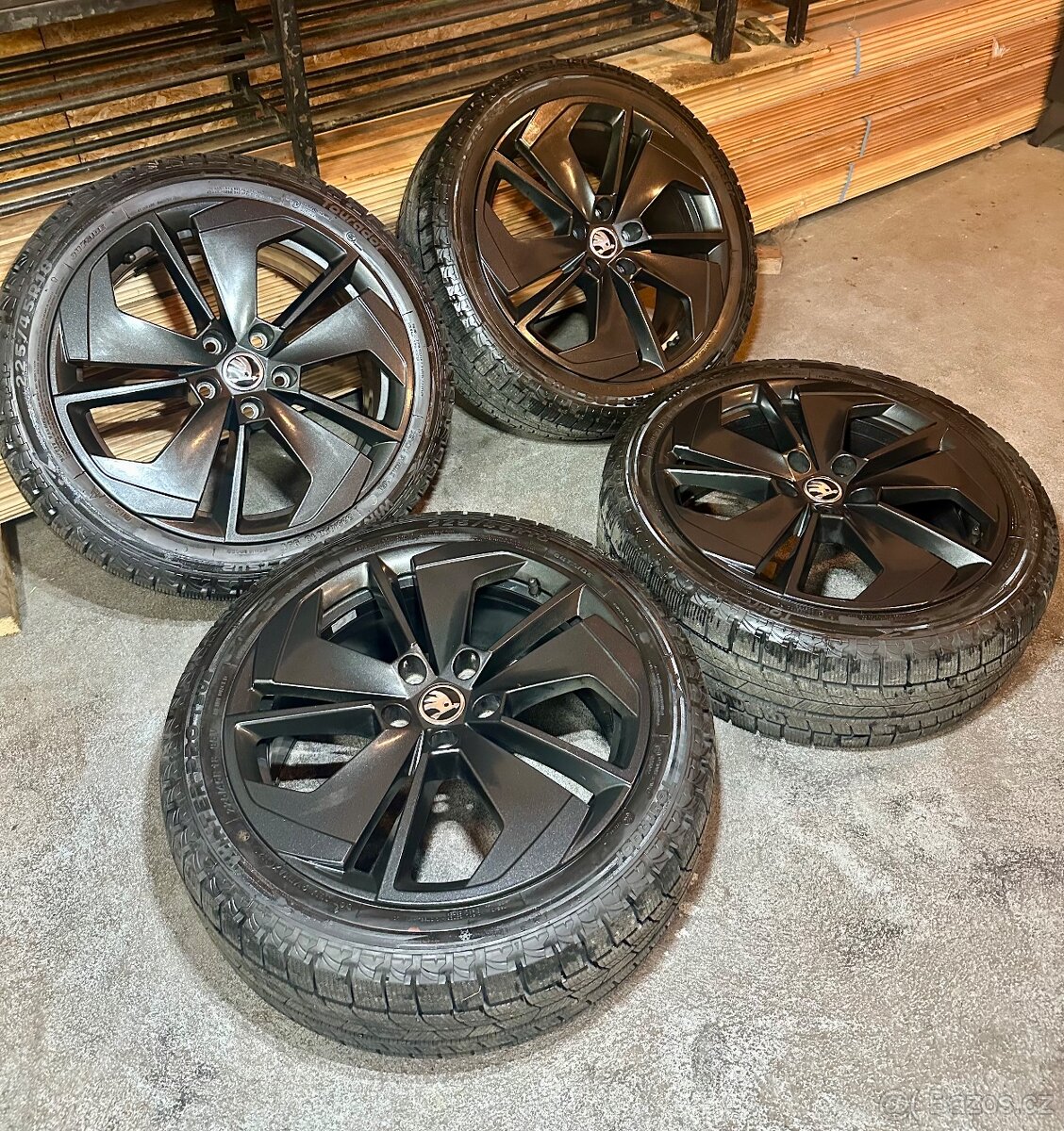 ALU Kola ŠKODA 5x112 R18 COMET Zánovní Zimní Pneu 225/45/18