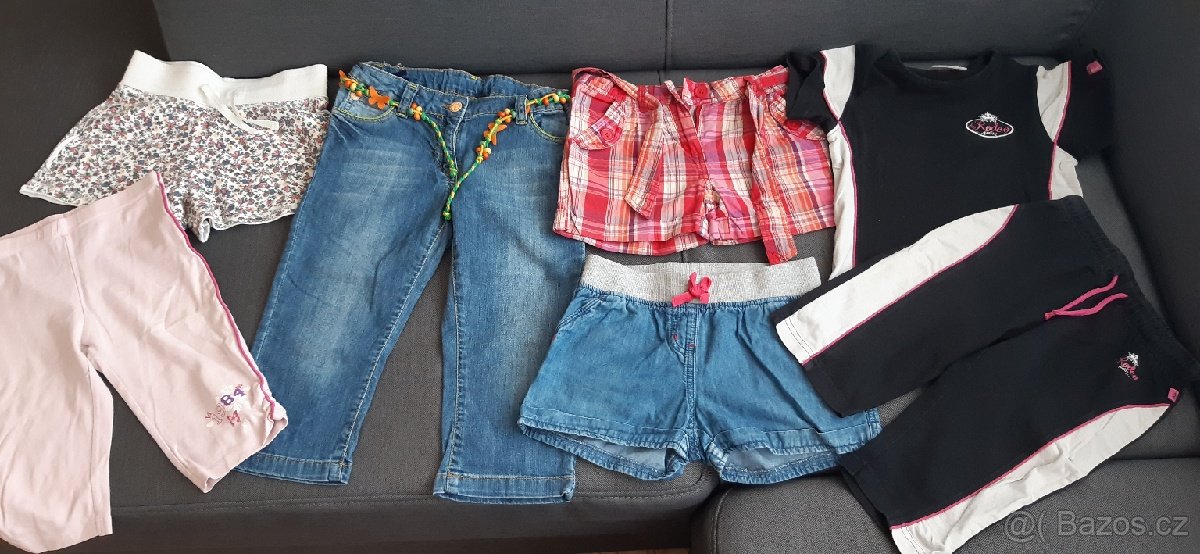 Dívčí značkové kraťasy a souprava vel. 122, 128