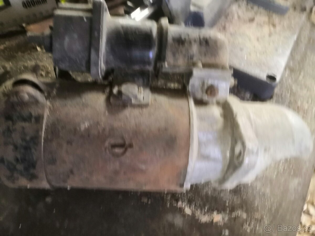 Starter 9 zubů Moskviče 412