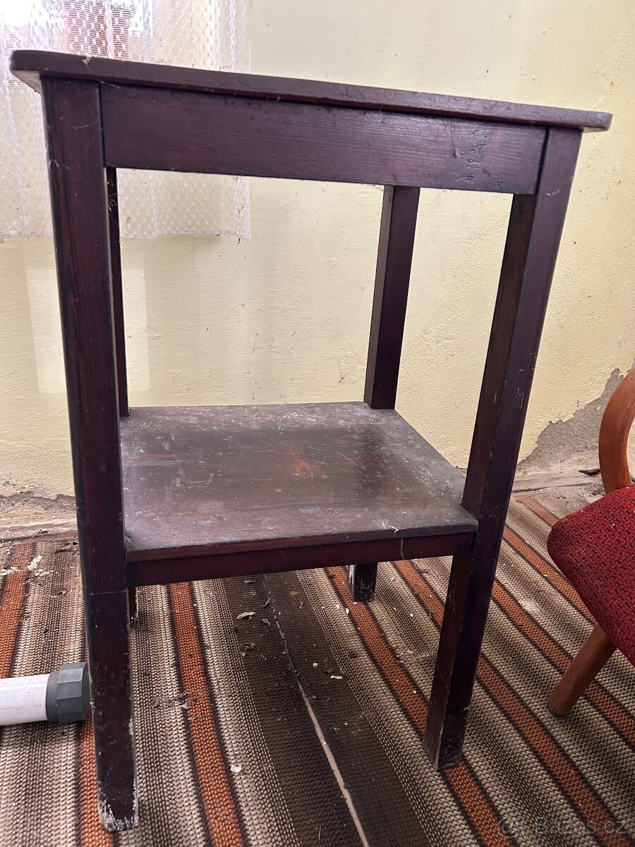 Police třeba do kuchyně