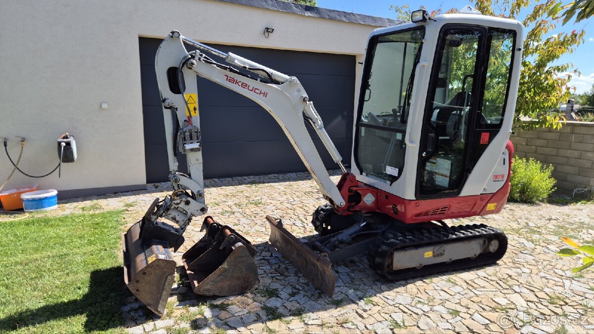 Minibagr Takeuchi TB216 s Powertiltem