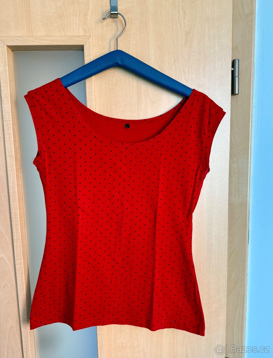 Červené dám. puntíkaté tričko, vel. S