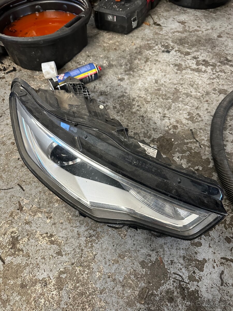 Pravý přední bixenon - Audi A6 C7