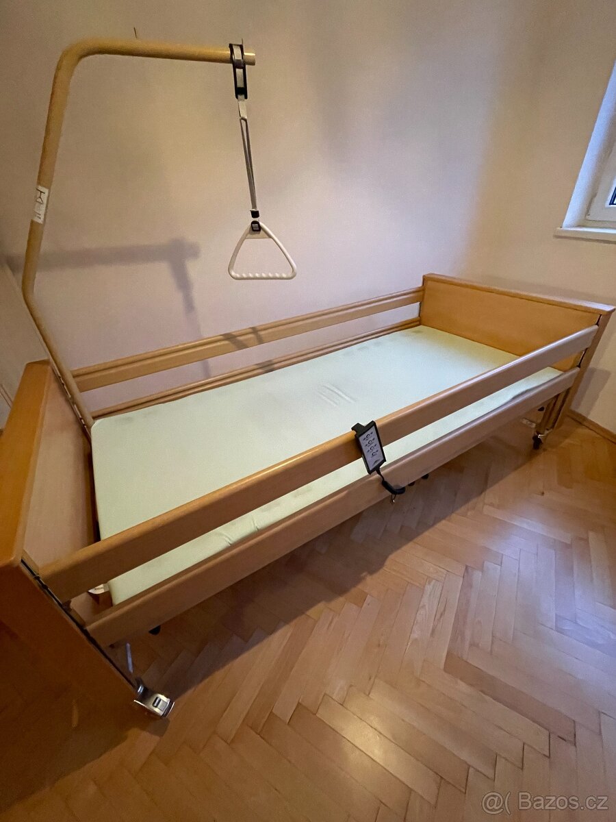Zdravotní/pečovatelská postel