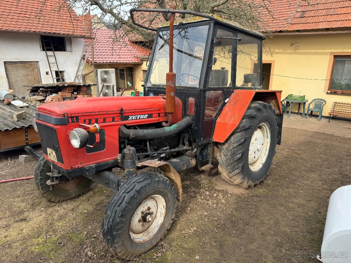 Traktor zetor 6711 + přívěsky vozík