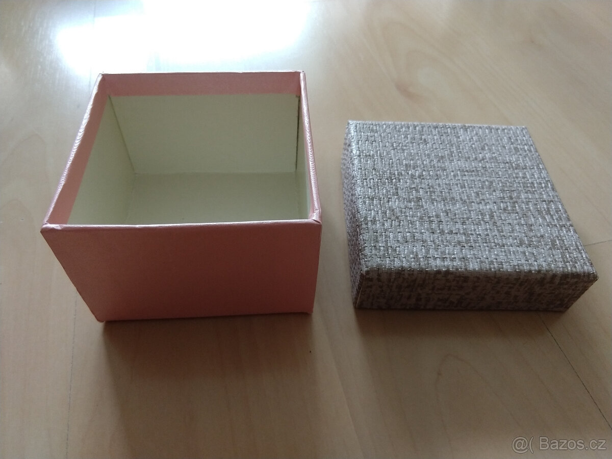 Dárková krabička (nová) 8,5x8,5x6 cm