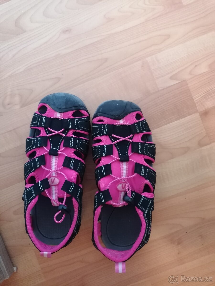 Prodám růžovočerné sportovní boty Acer