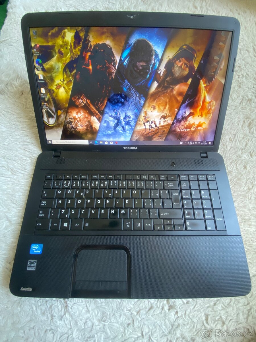 17 palcovy notebook Toshiba
