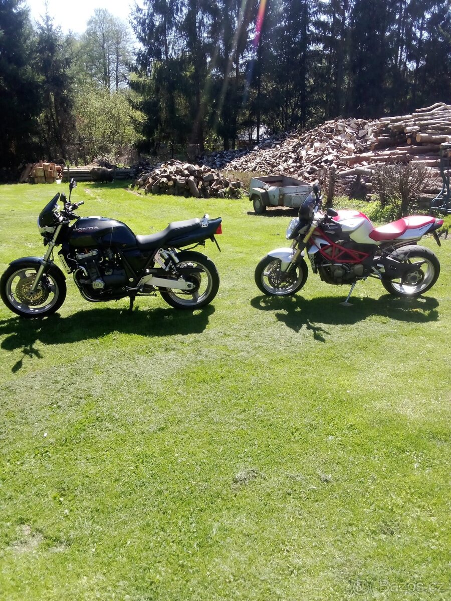 MV Agusta Brutale 910 a Honda CB 1000 super four big one