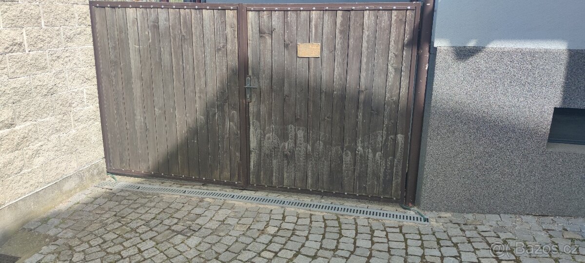 Brána