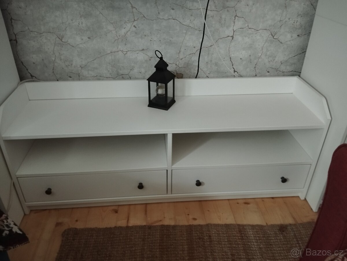 TV stolek