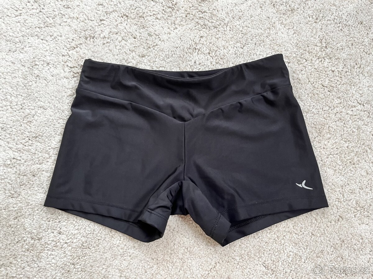 Krátké elasťáky na tancování Decathlon.
