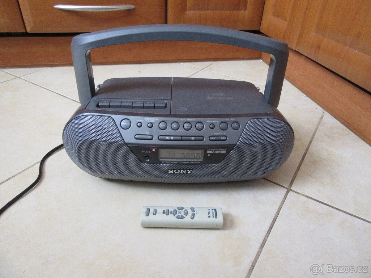 Nabízím moderní radio Sony+dálkovy ovladač. CD a radio plně