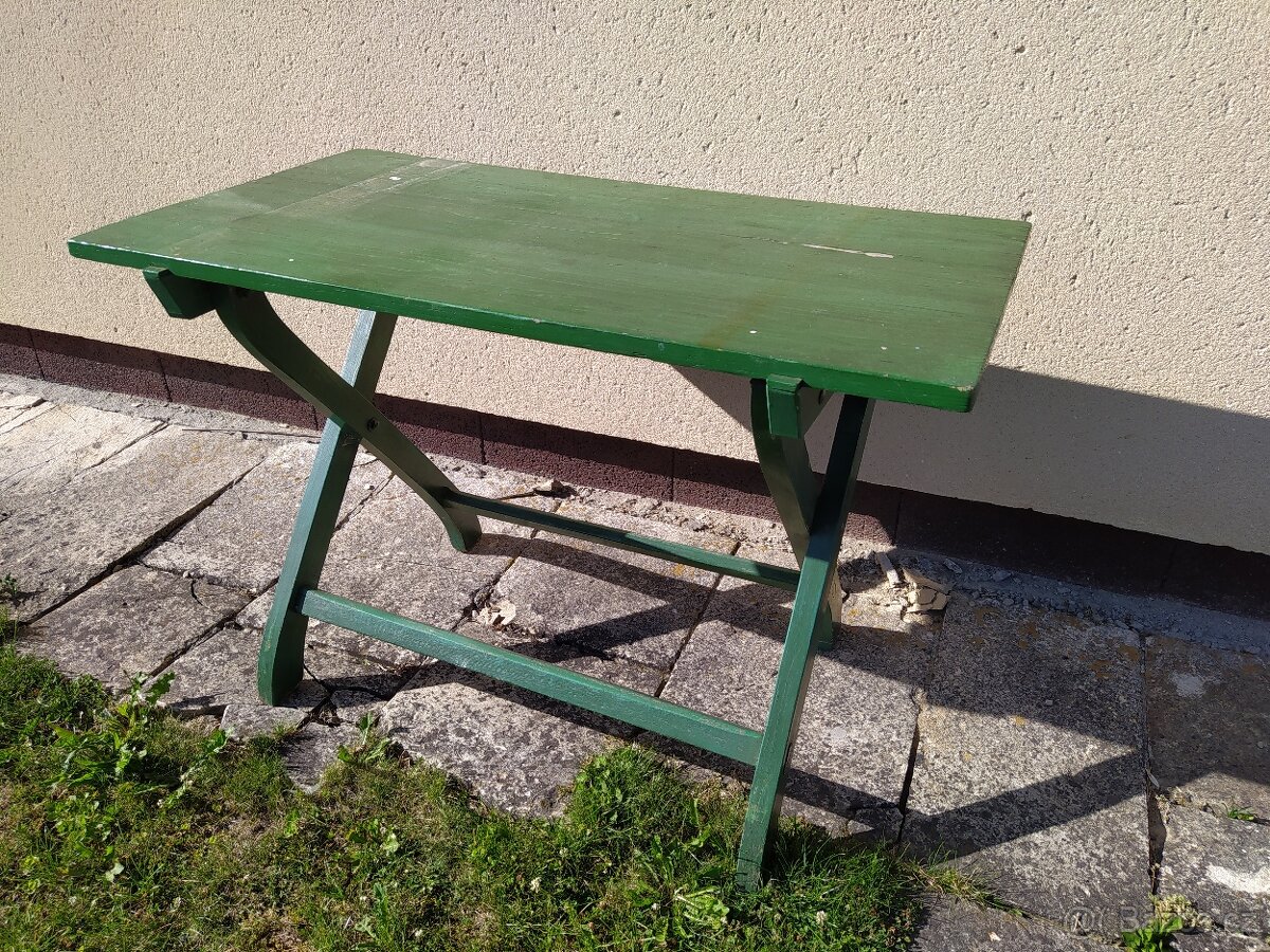 Starý skládací stůl