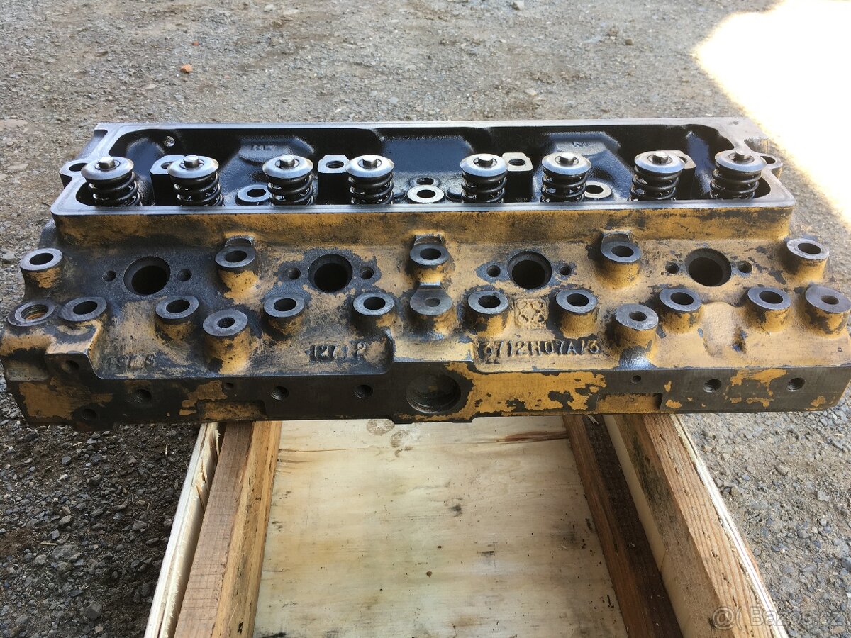 Caterpillar- hlava motoru
