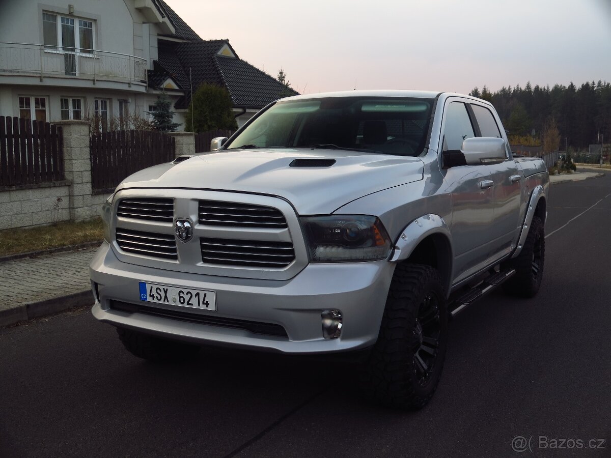 Dodge Ram, 5.7 HEMI V8 - LIFT - RAM BOX