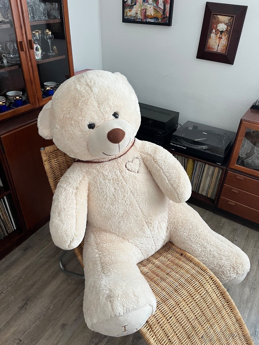 Velký plyšový medvěd