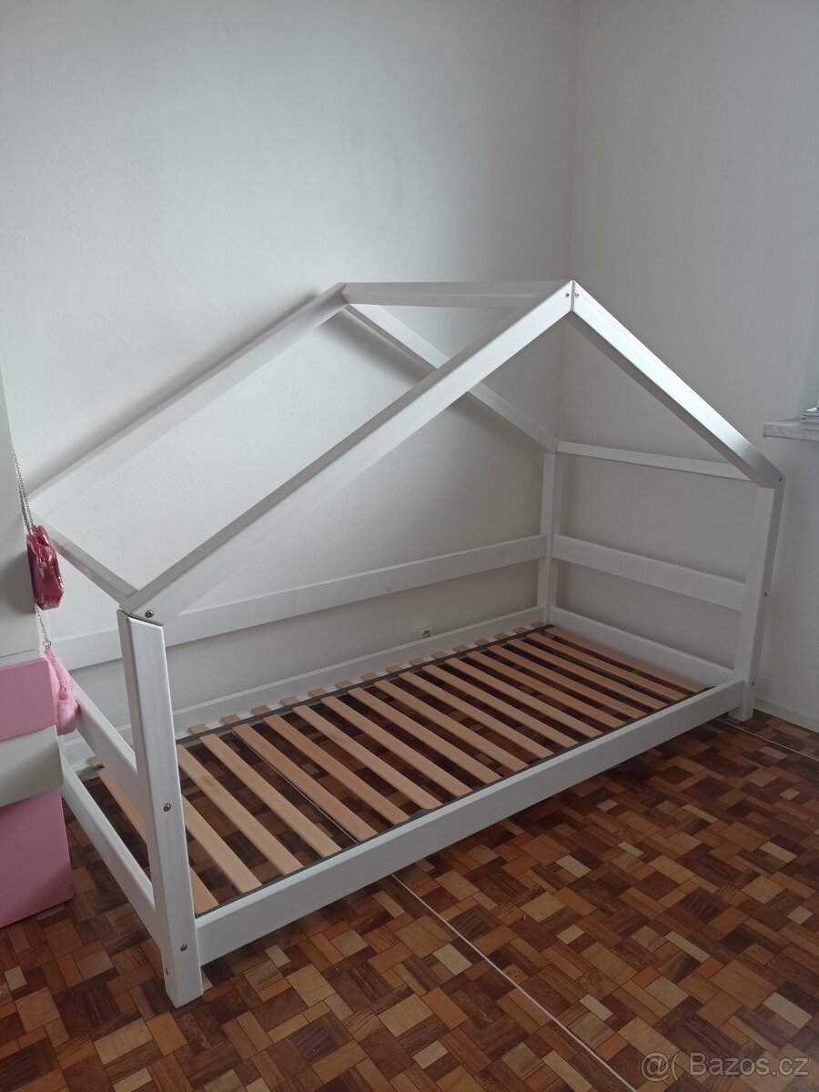 Domečková postýlka