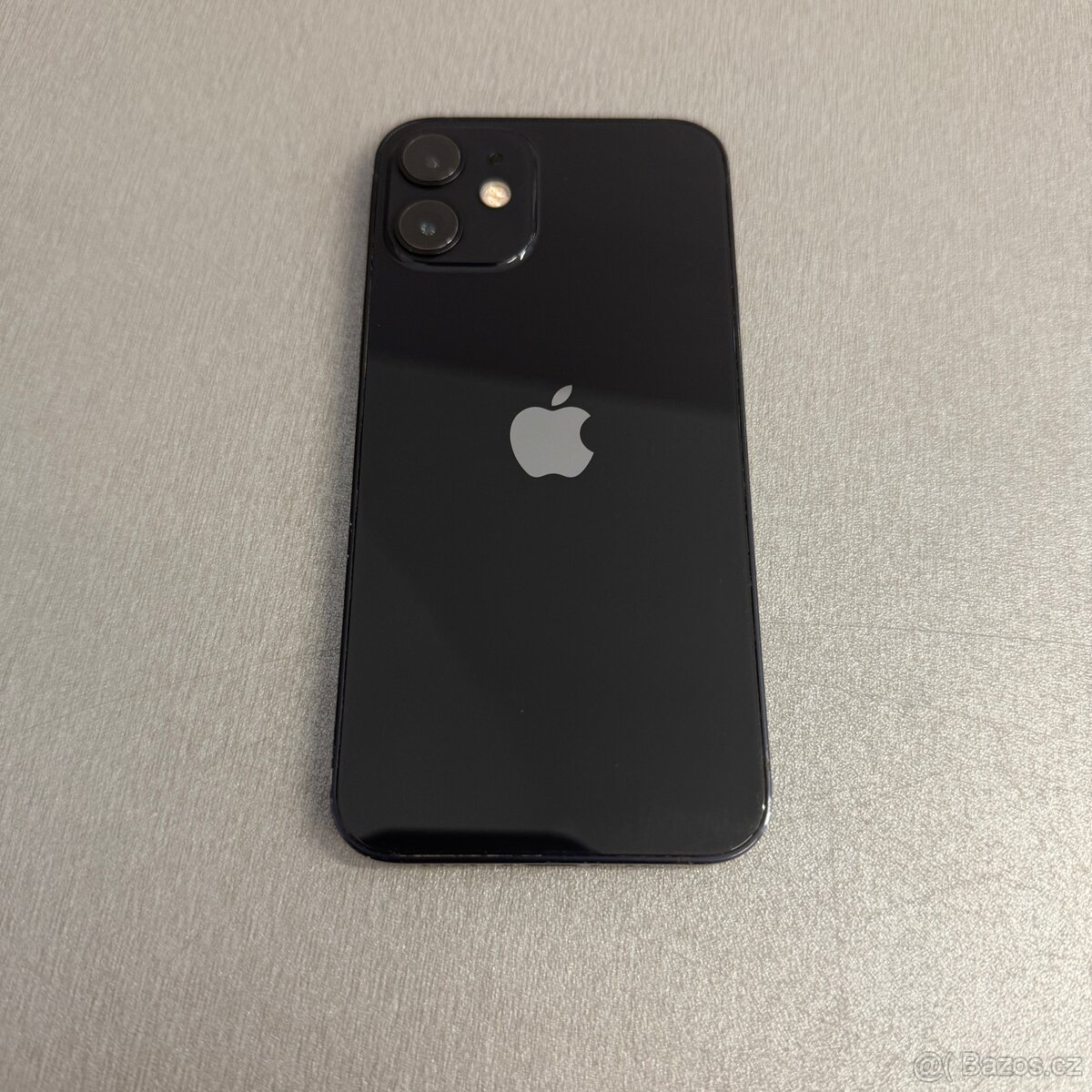 iPhone 12 mini 64GB, pěkný stav, 12 měsíců záruka