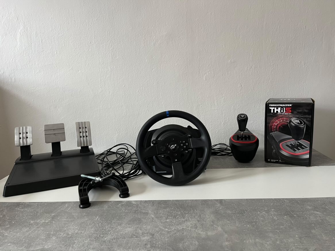 Volant Thrustmaster T300 + řadicí páka Thrustmaster TH8S