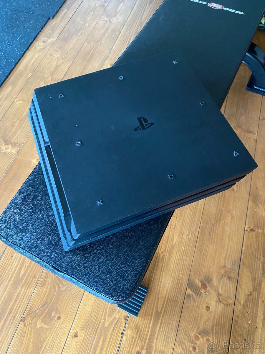 Playstation 4 pro + 2 ovladače