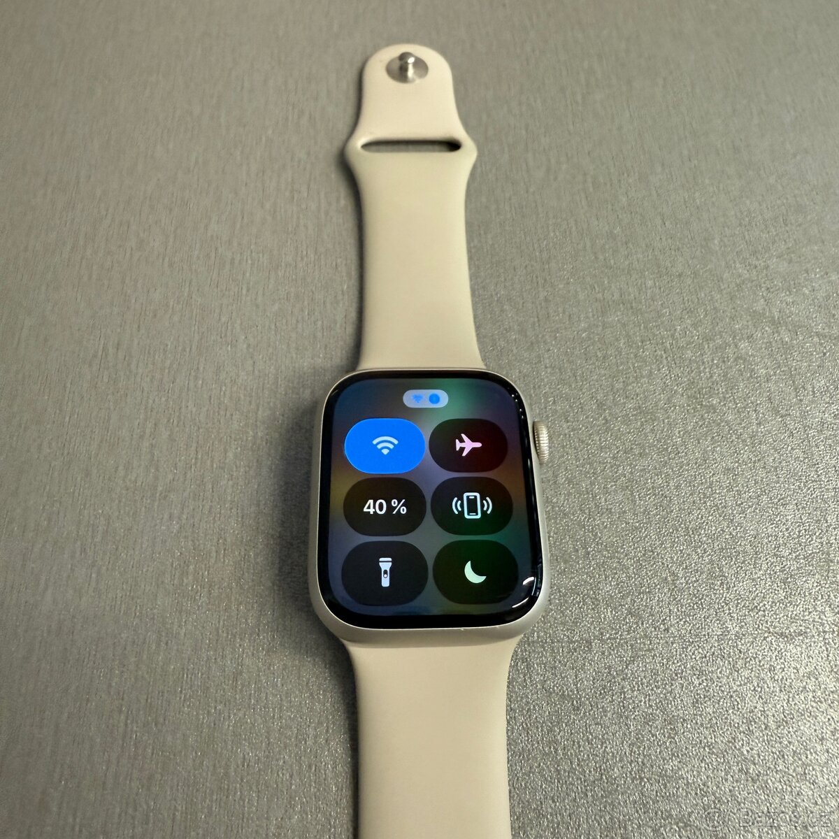 Apple Watch 7 45mm silver, pěkný stav, 12 měsíců záruka