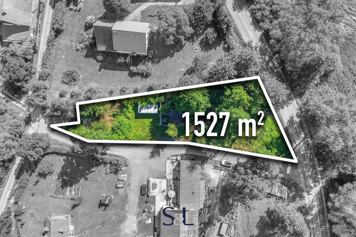 Klid, zeleň a potenciál – stavební pozemek o 1 527 m² v Heřm