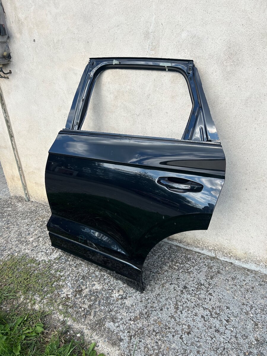Levé zadní dveře VW touareg 760833311A