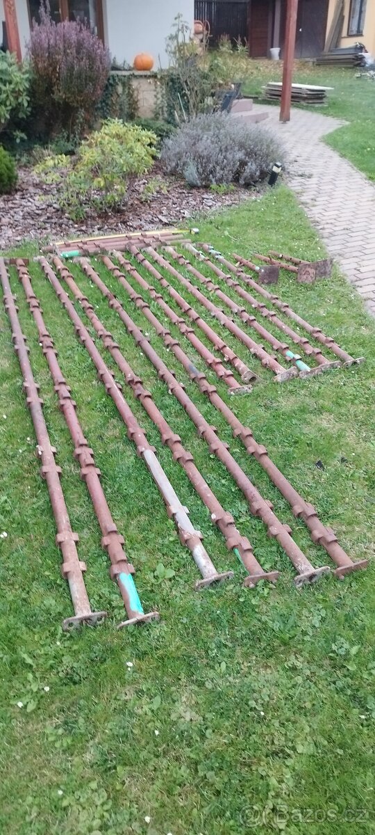 Haki lešení = sada 4 kostek stojících za sebou