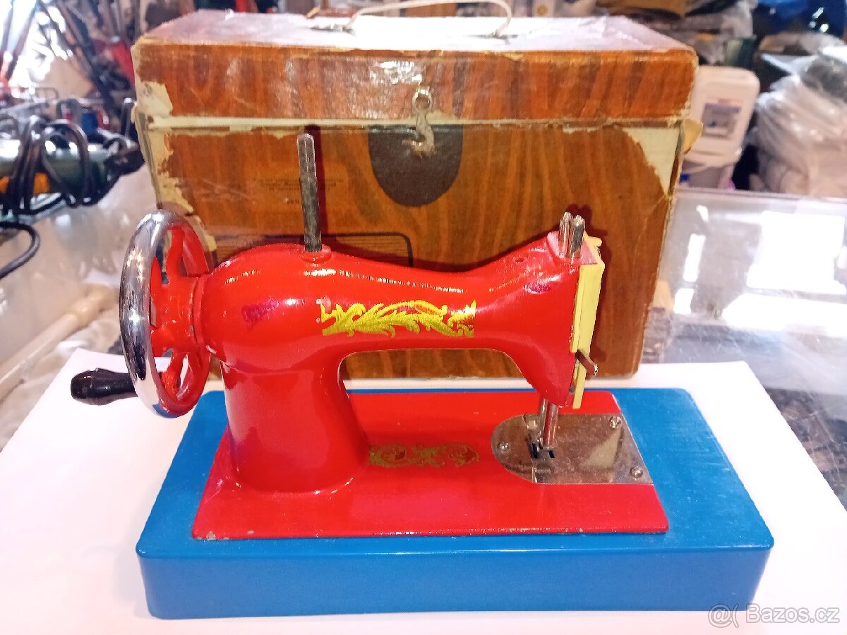 Dětský šicí stroj SSSR