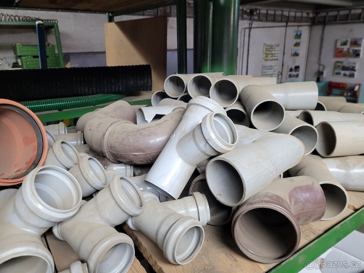 Plastové kanalizační trubky