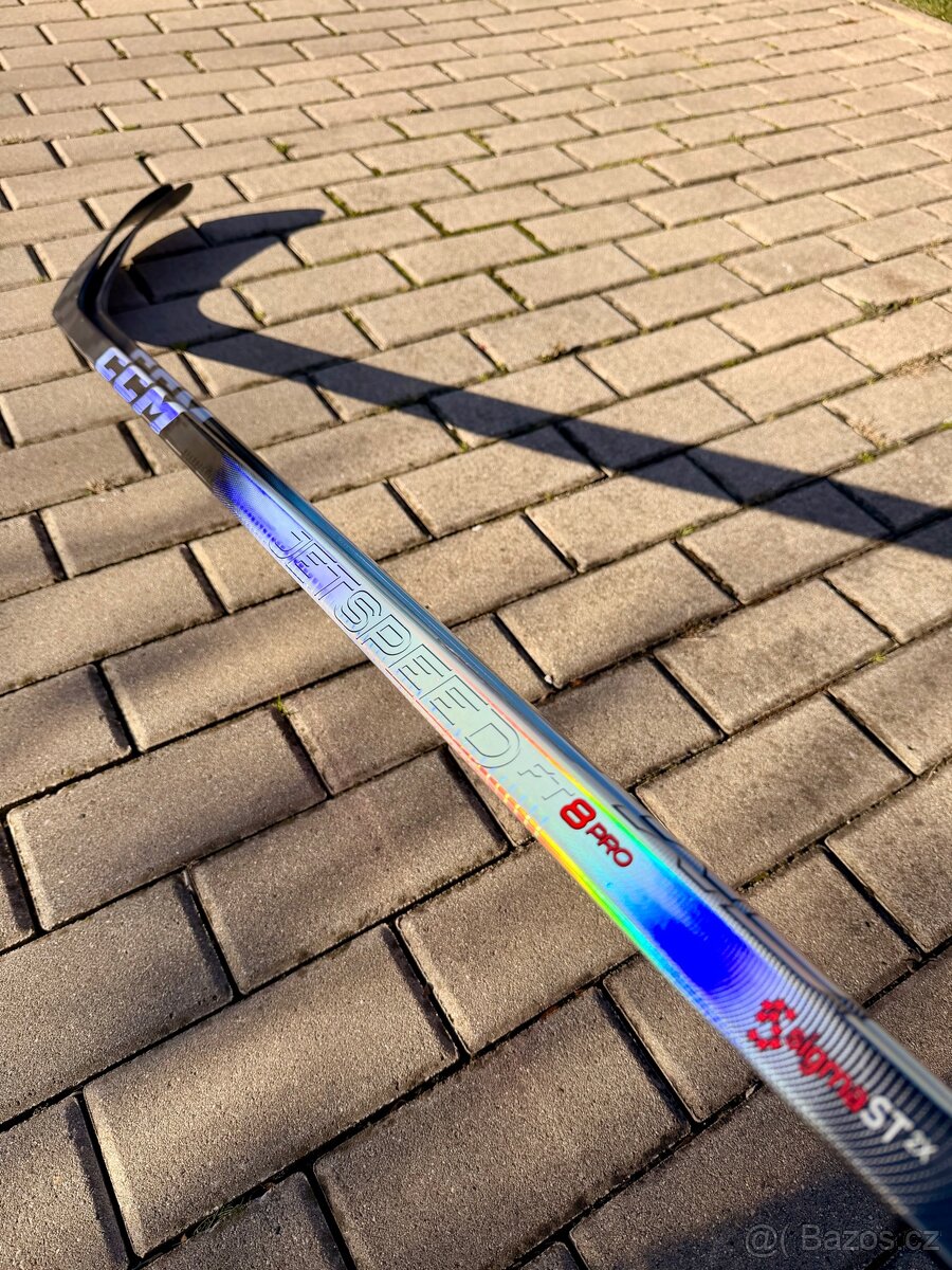 Hokejka CCM FT8 Pro JR