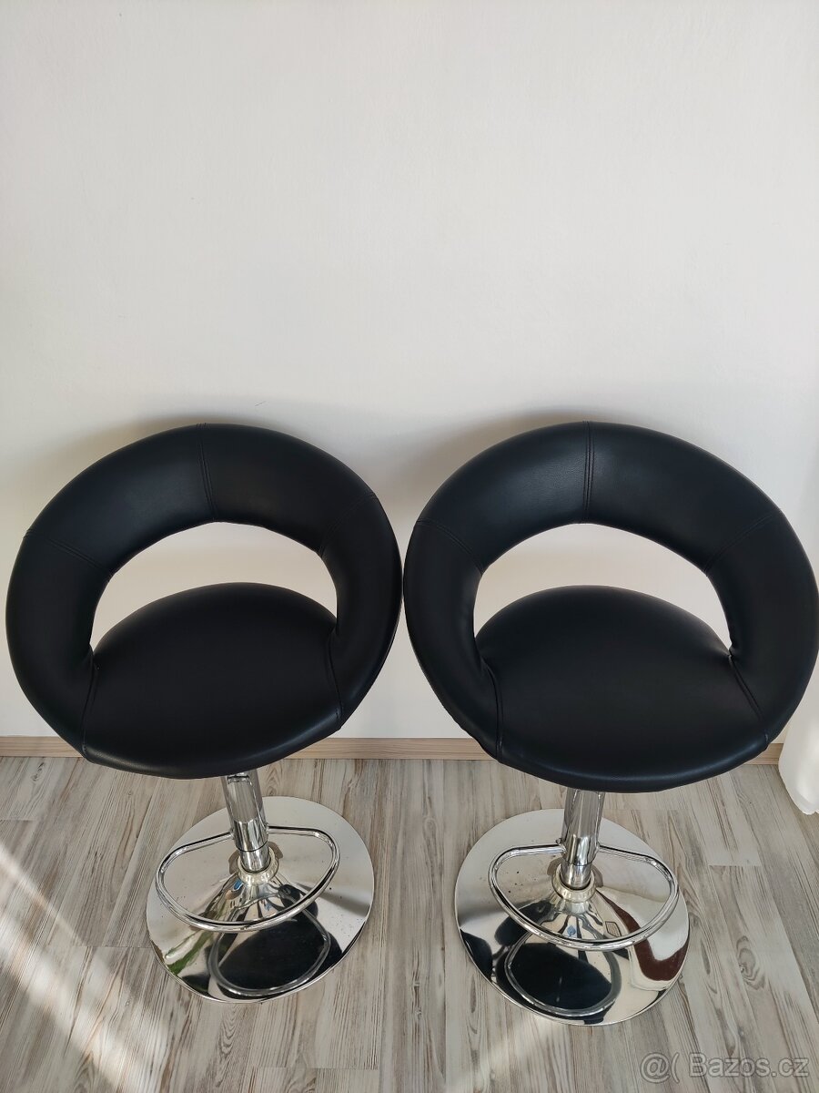 Barové židle černá kůže.