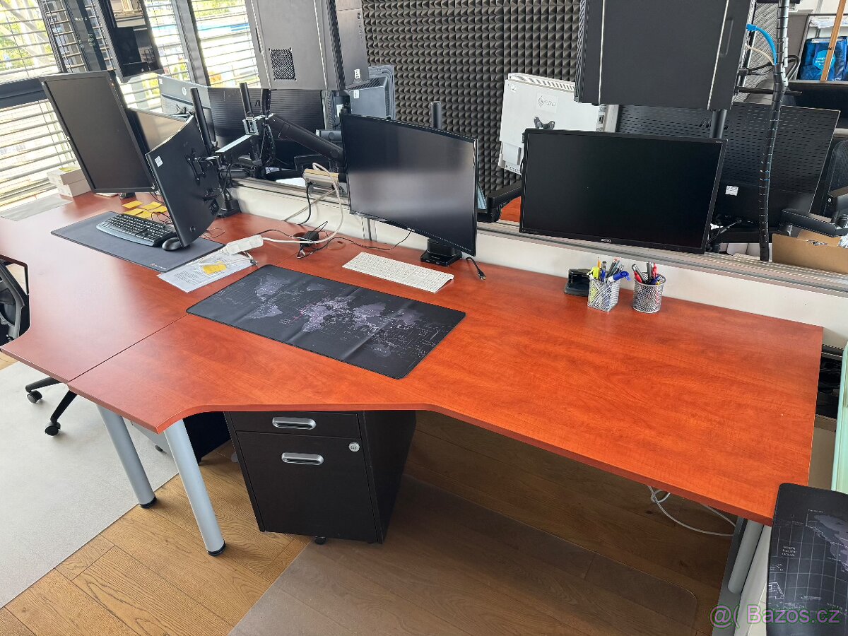 Kancelářské stoly