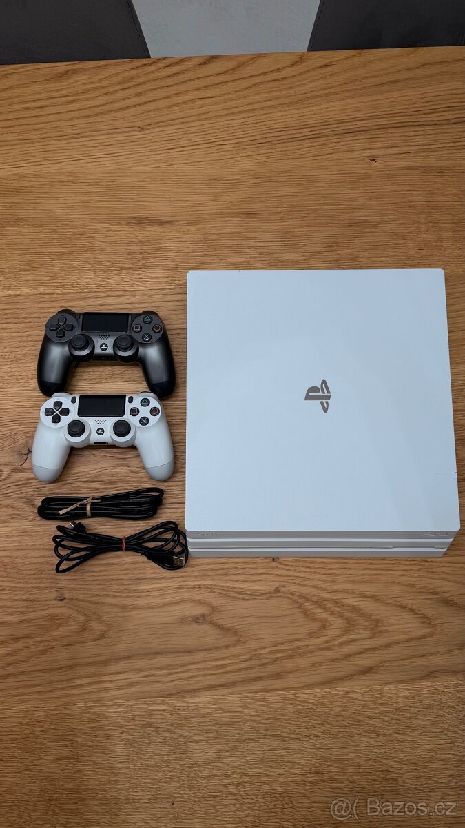 PS4 pro + 2 ovladače dual shock