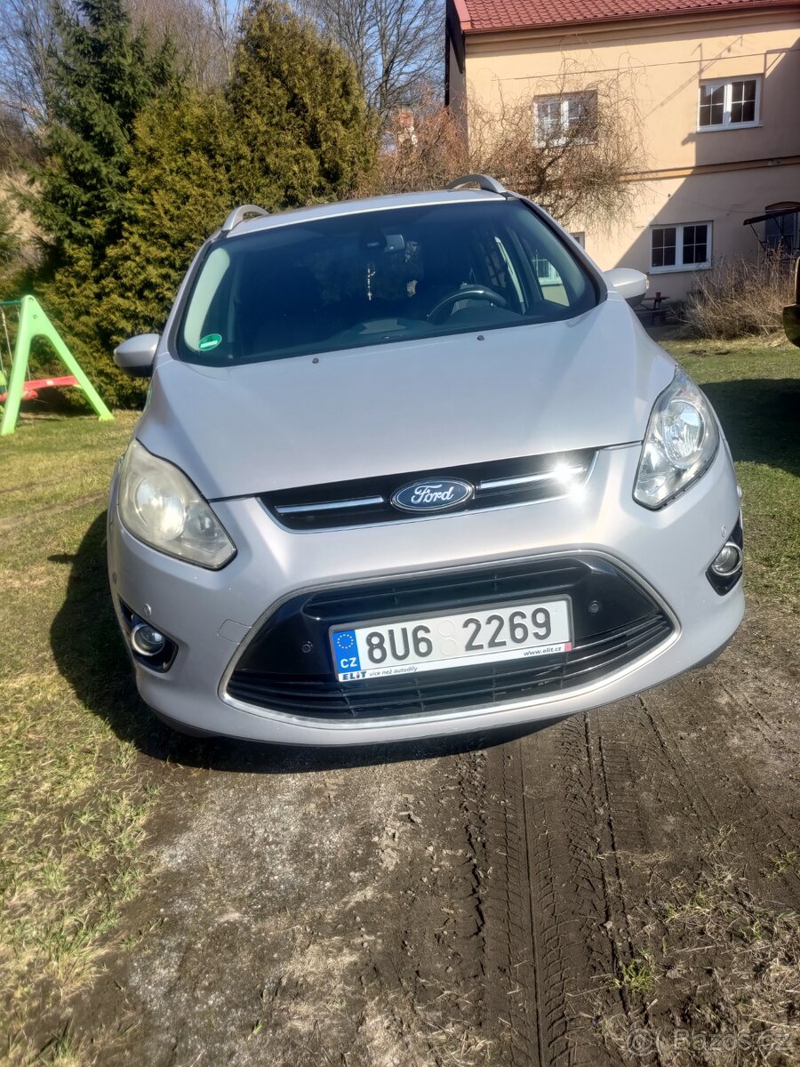 Ford grand c max 7 míst ,nafta
